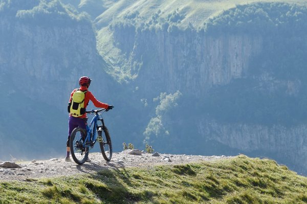 Vélos tous terrains : avantages et caractéristiques techniques